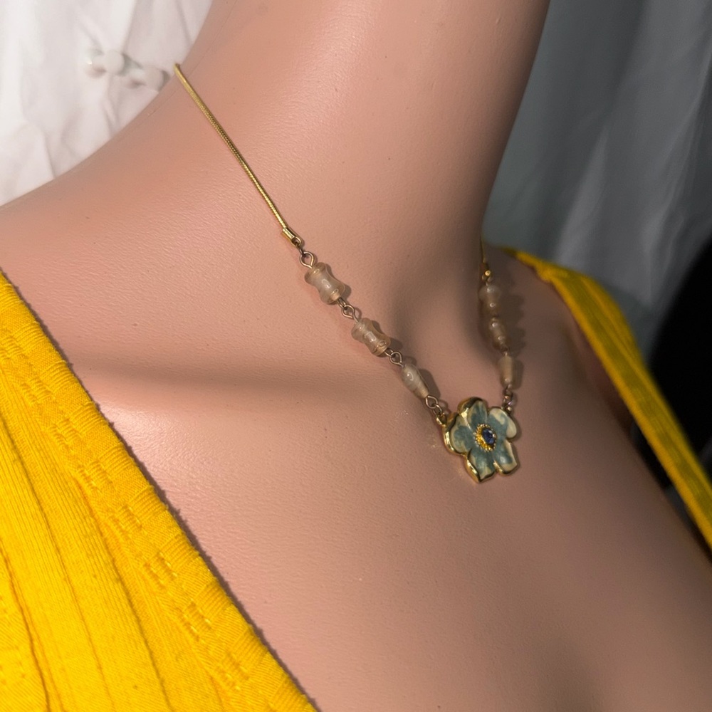 Elegant Gold and Blue Pendant Necklace